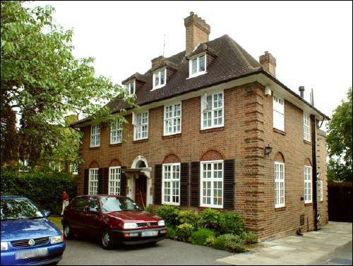 01 Linnell Close